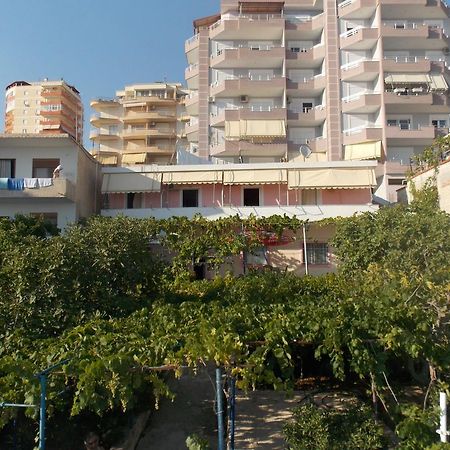 Detjon Beach Apartments Sarandë Exterior foto